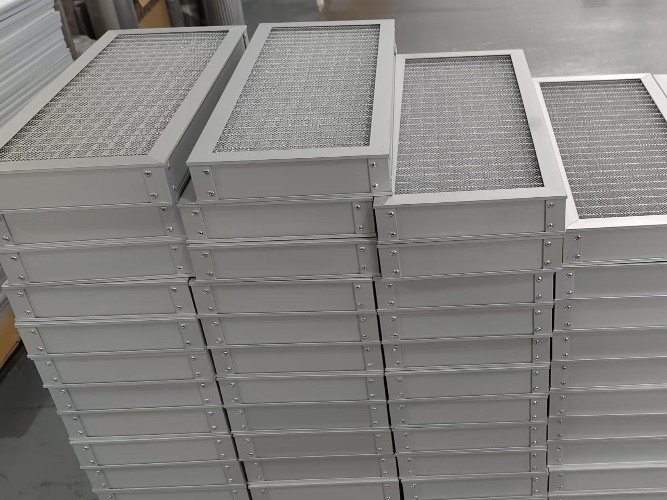 機(jī)艙罩散熱過(guò)濾器與金屬網(wǎng)過(guò)濾器：工業(yè)設(shè)備散熱防護(hù)的重要應(yīng)用方案